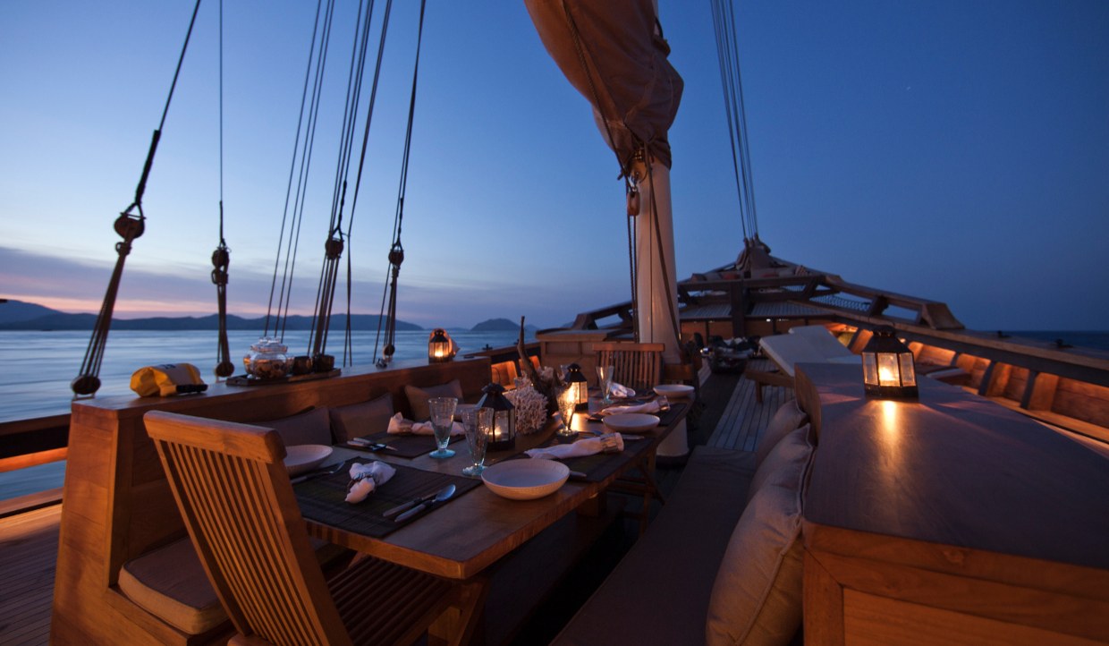 SI DATU BUA Prepares For An Evening Meal.jpg