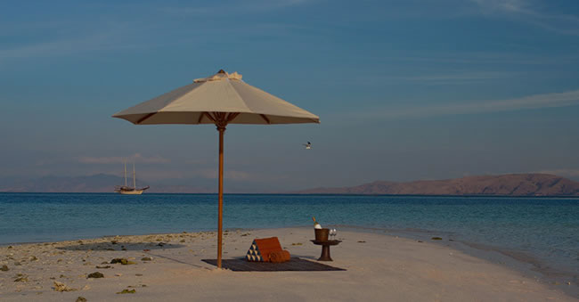 SI DATU BUA arrives on the beach.jpg