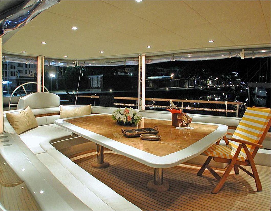 SUHEYLA SULTAN alfresco dining.jpg