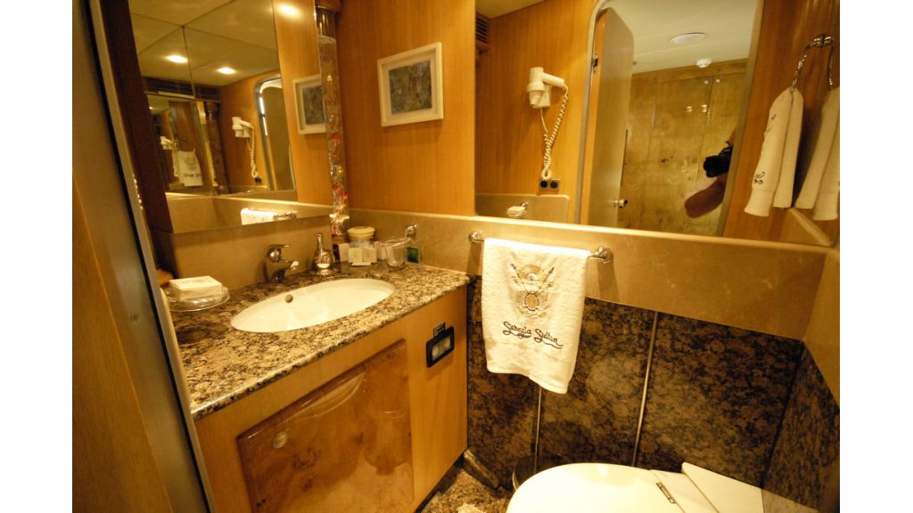 SUHEYLA SULTAN bathroom.jpg