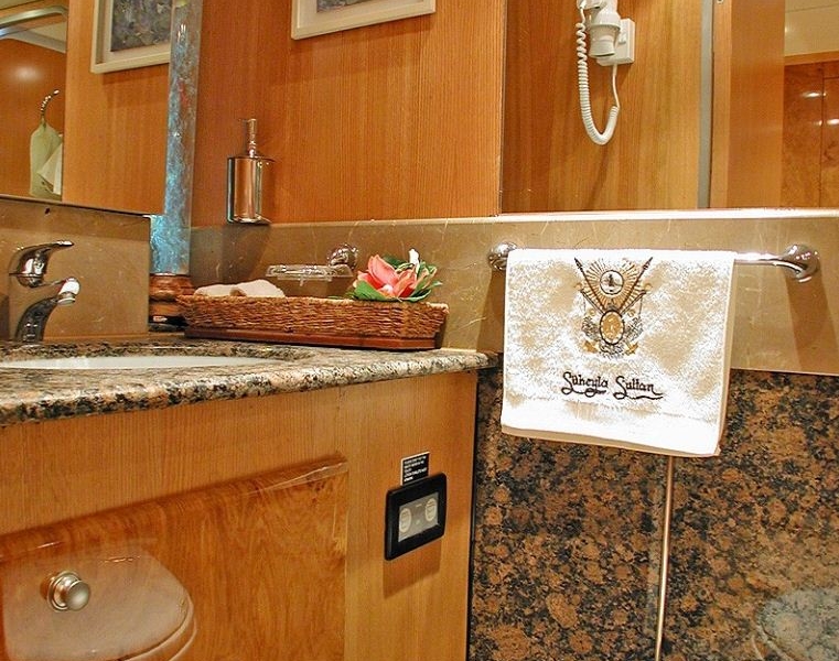 SUHEYLA-SULTAN-Ensuite.jpg