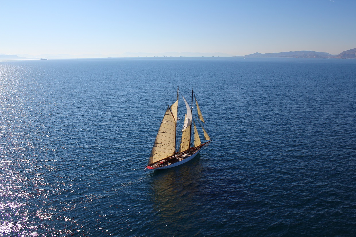 Sailing yacht Aello 00004.jpg