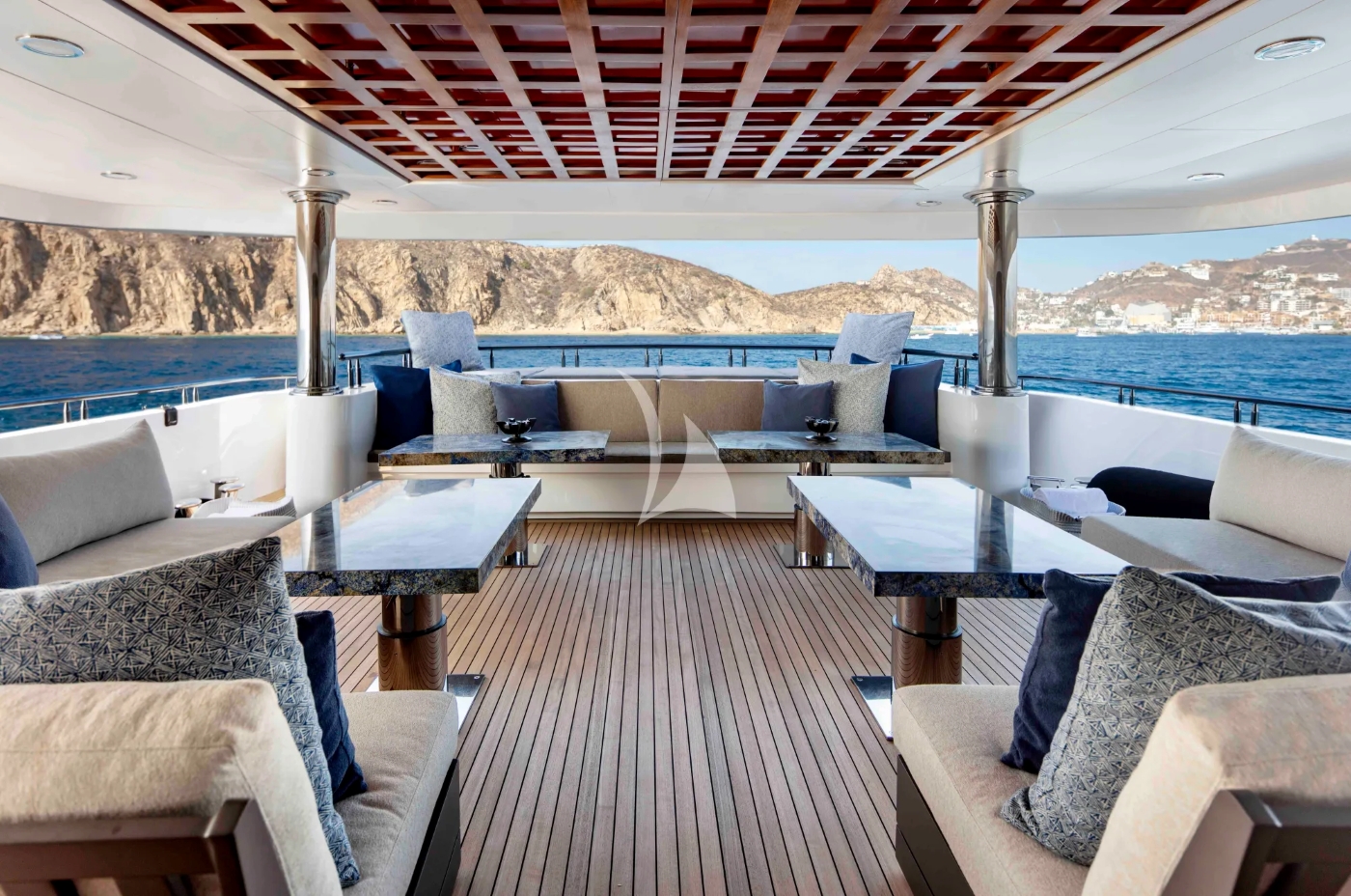 Salon with Sea views 02.jpg