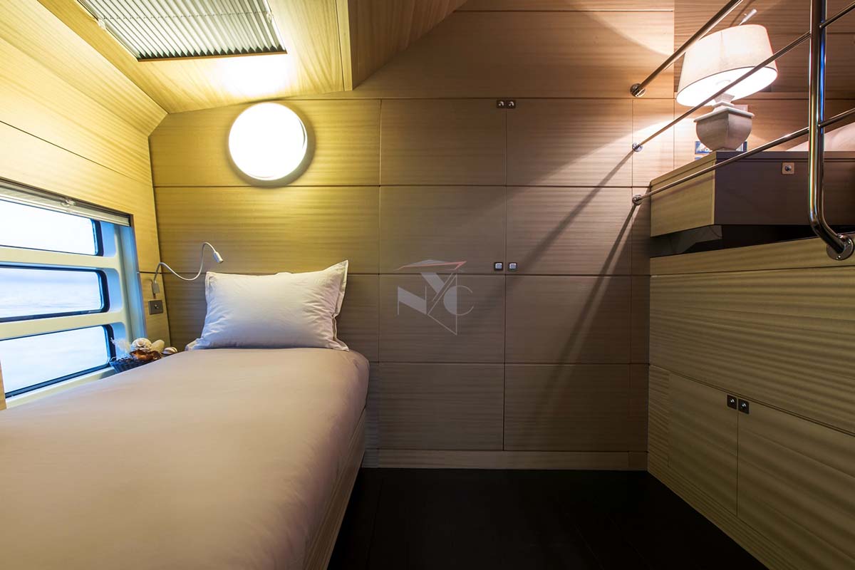Single bed in master cabin.jpg