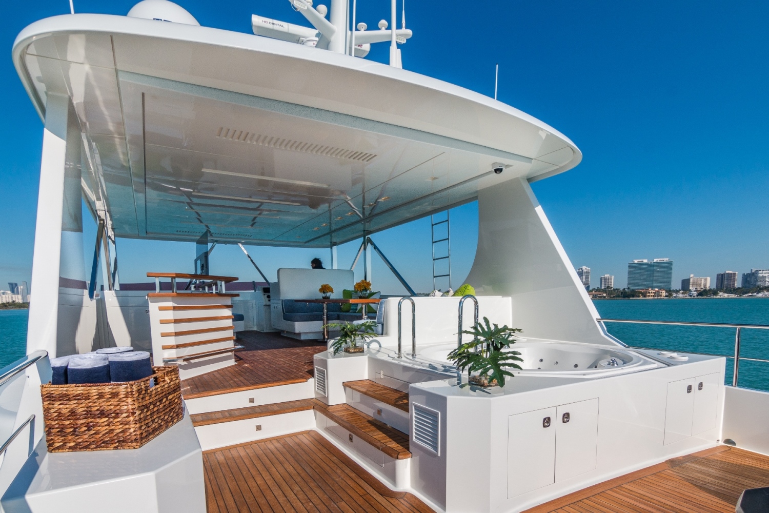 Sundeck and Jacuzzi.jpg