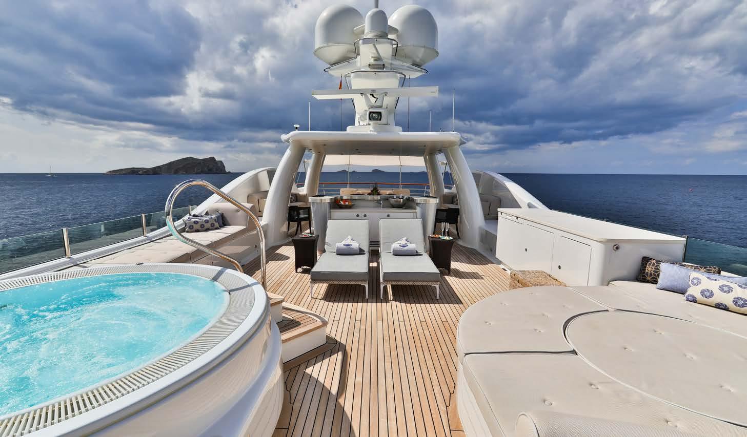 Sundeck and jacuzzi.jpg