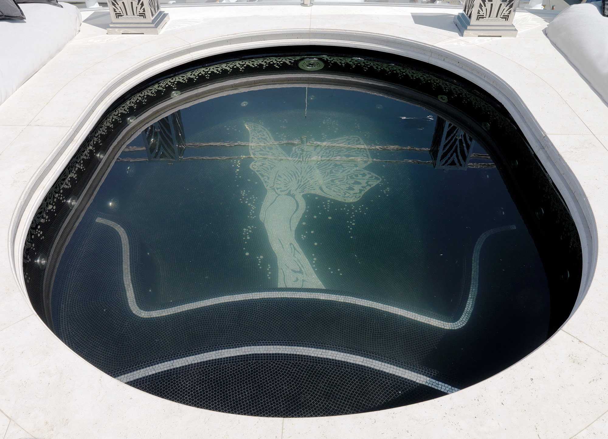 Sundeck pool 00003.jpg