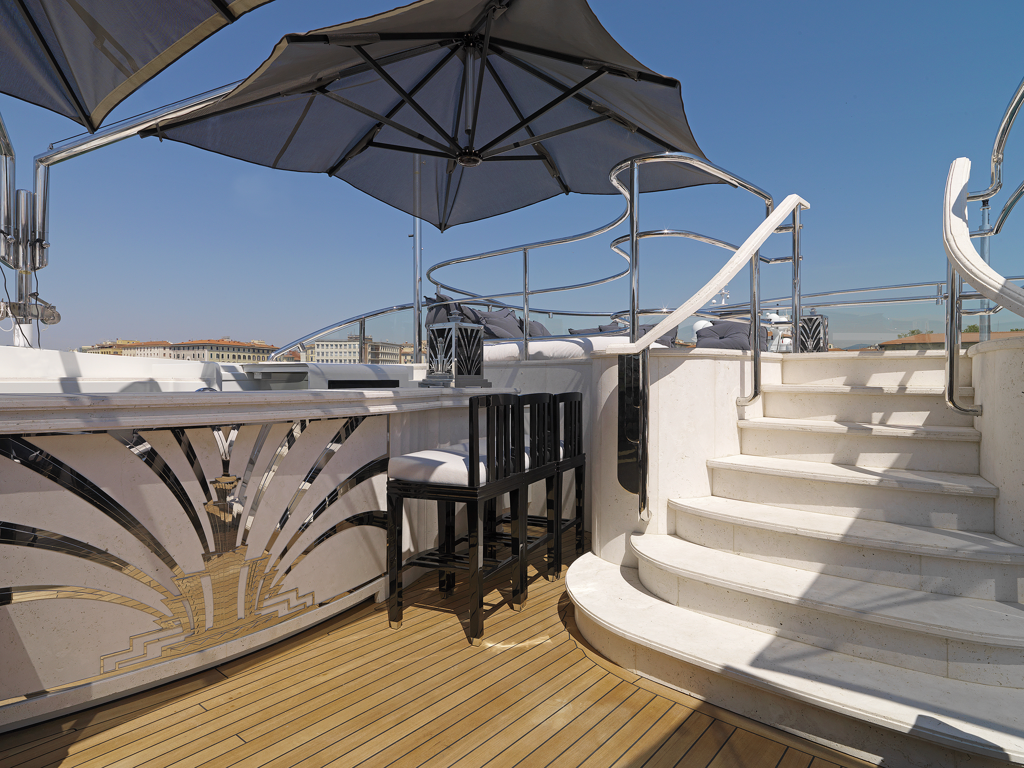 Sundeck_forward_Bar.jpg