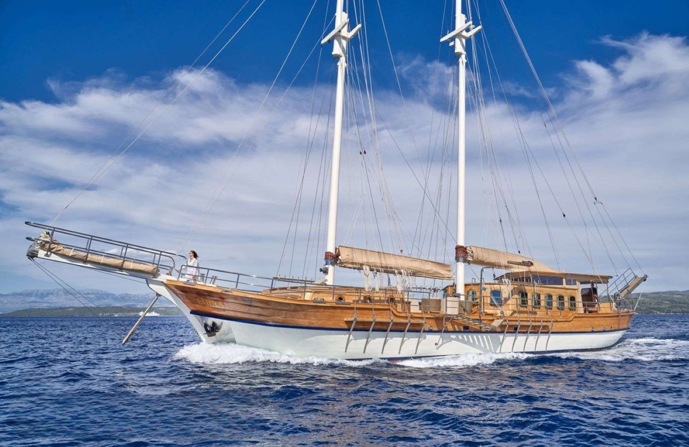 Superyacht LIBRA.jpg