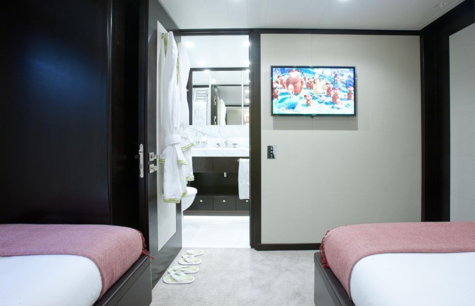 Twin cabin 00006.jpg