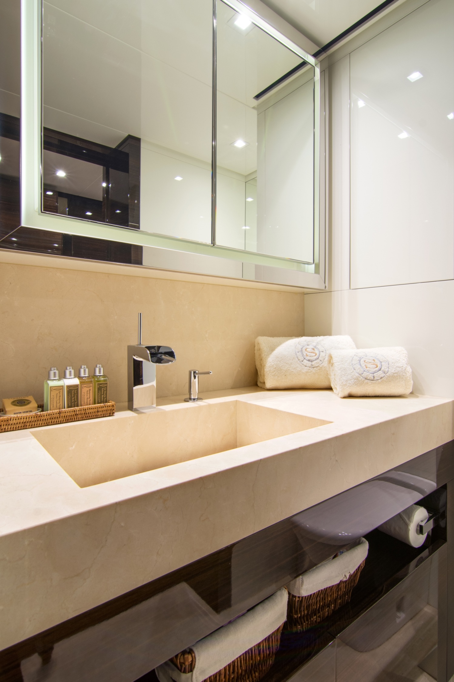 Twin ensuite.jpg