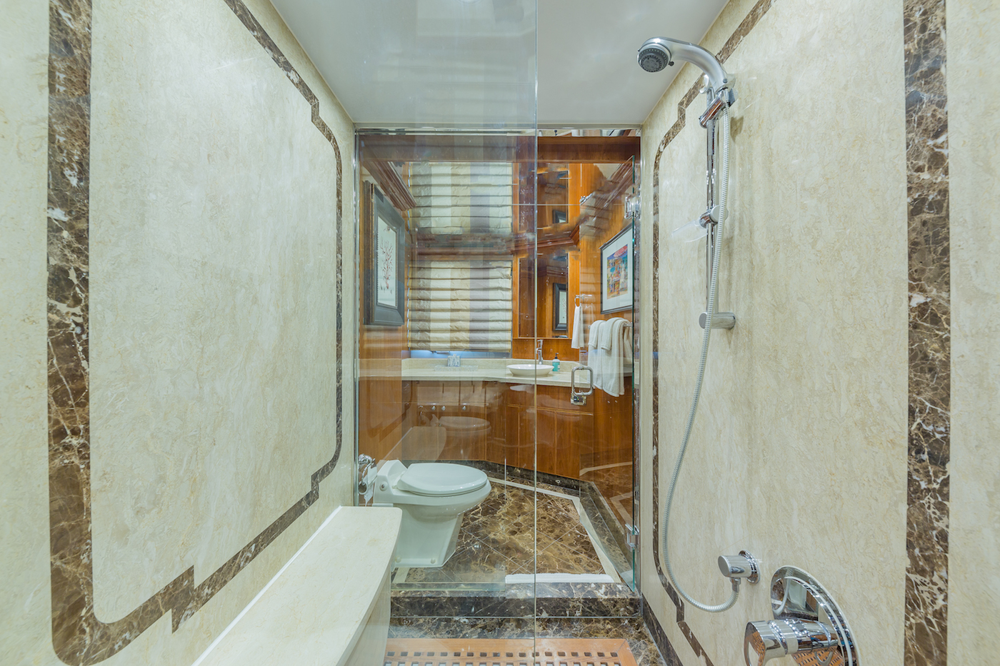 VIP bathroom .jpg