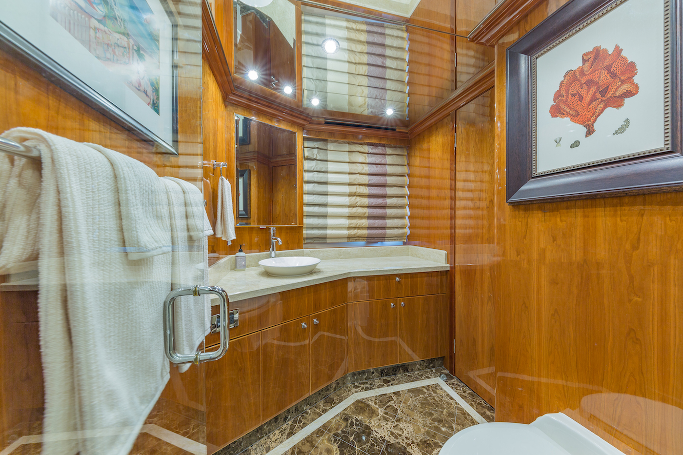 VIP ensuite bath.jpg
