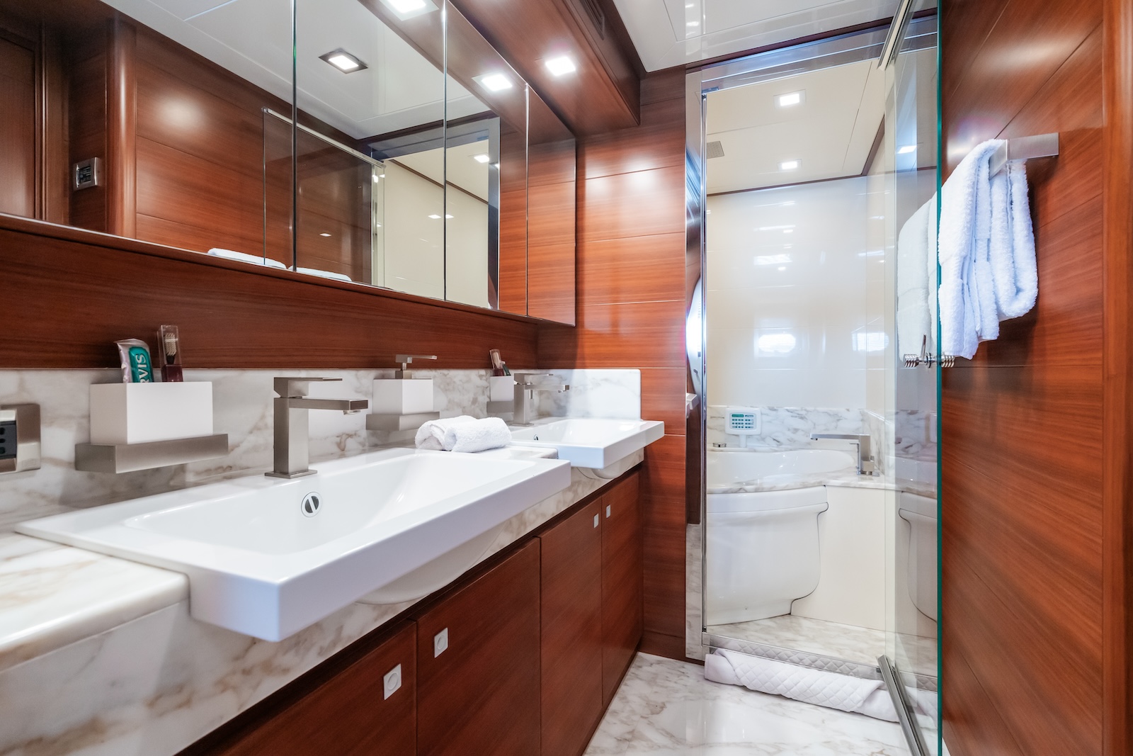 VIP shower and bath.jpg