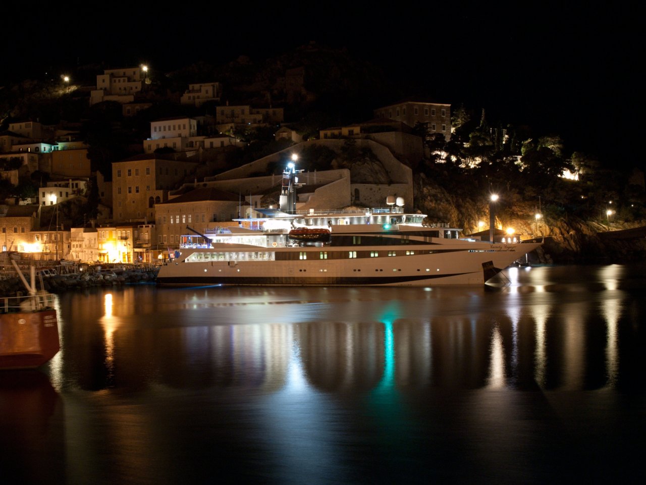 Variety Voyager by night.jpg