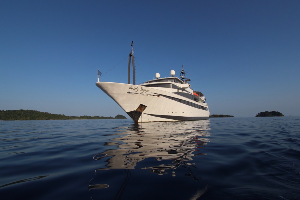 Variety-Voyager-at anchor.jpg