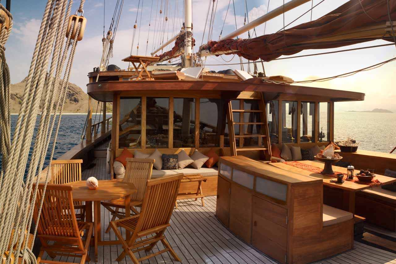 Very spacious deck to relax on.jpg