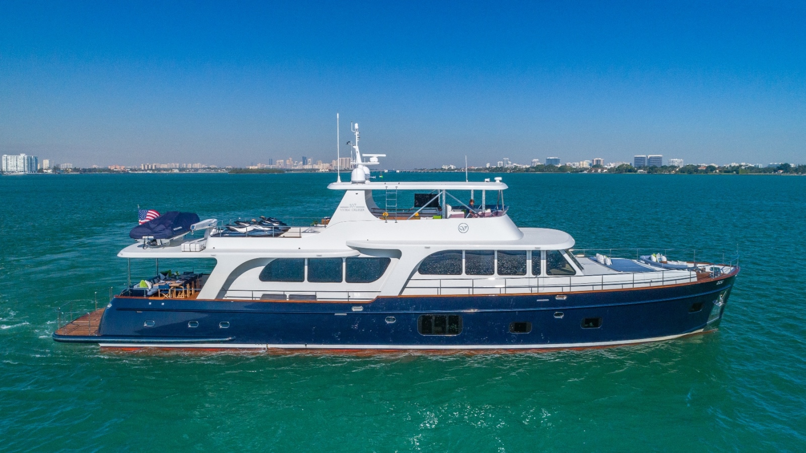 Vicem Motor Yacht MONI - Profile shot.jpg