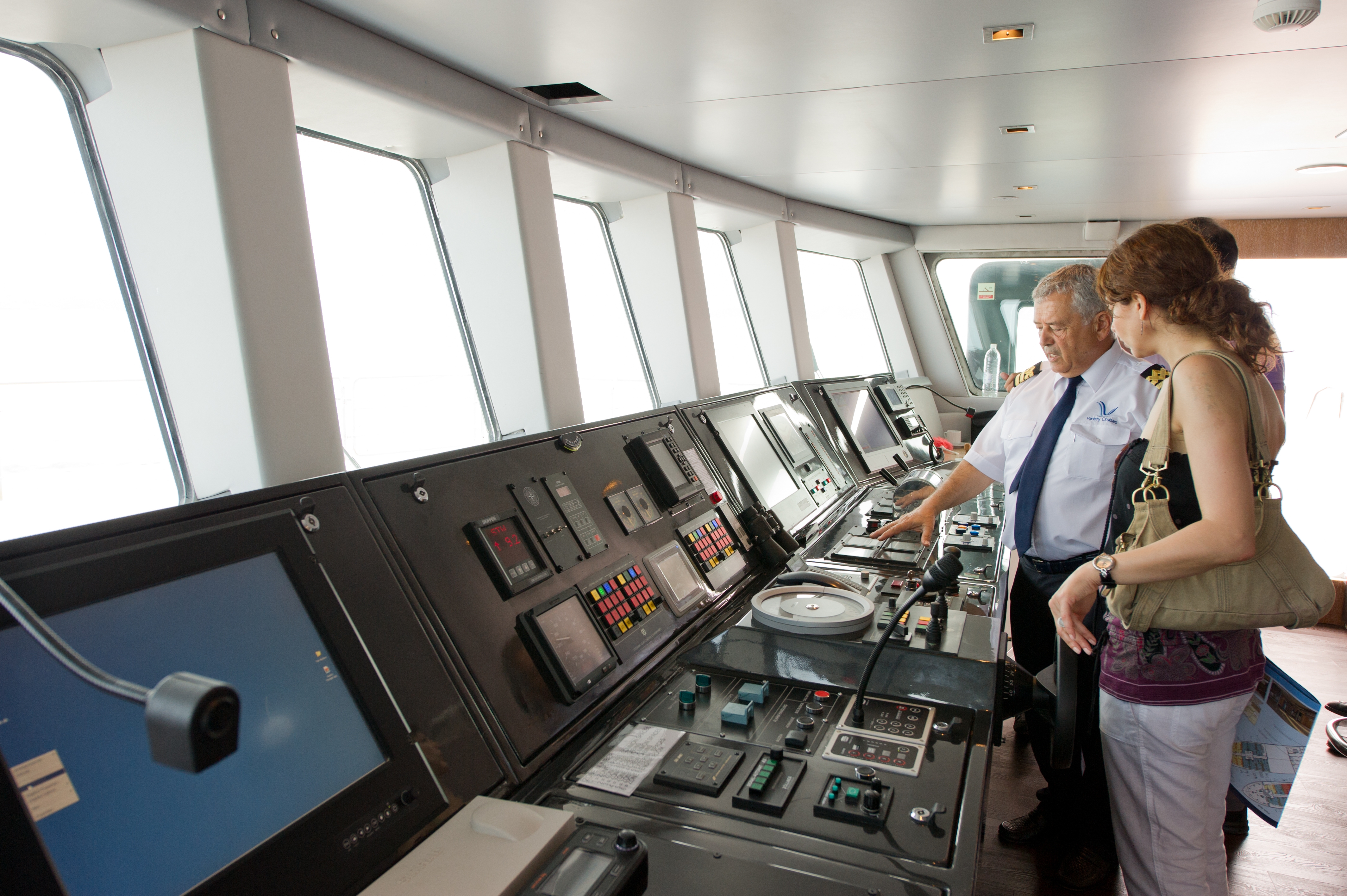 Voyager-guests-on-bridge.jpg