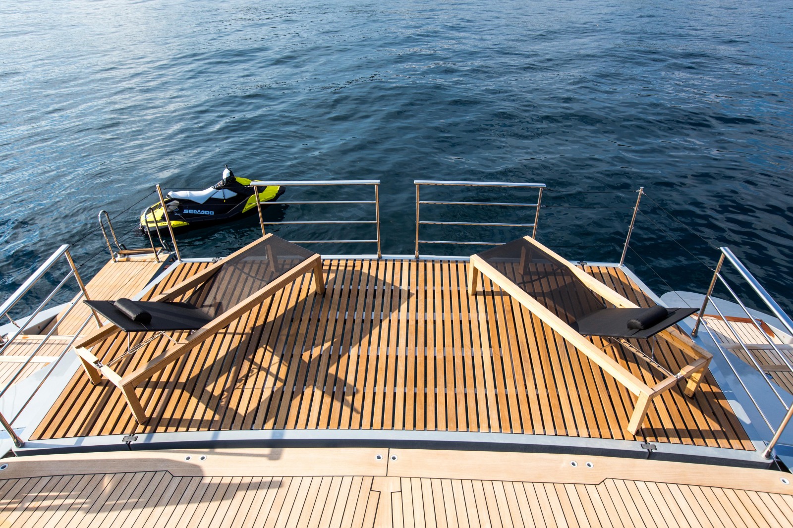 Yacht Hutiane Catamaran - aft swim platform.jpg