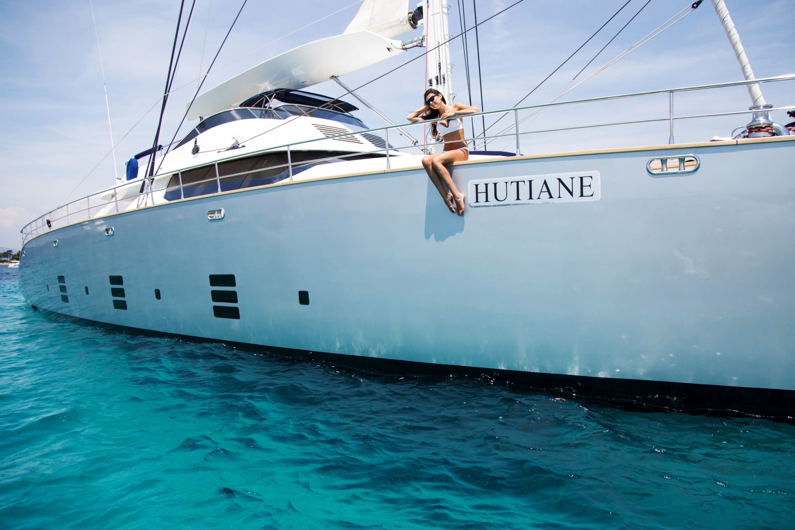 Yacht Hutiane Catamaran - girl.jpg