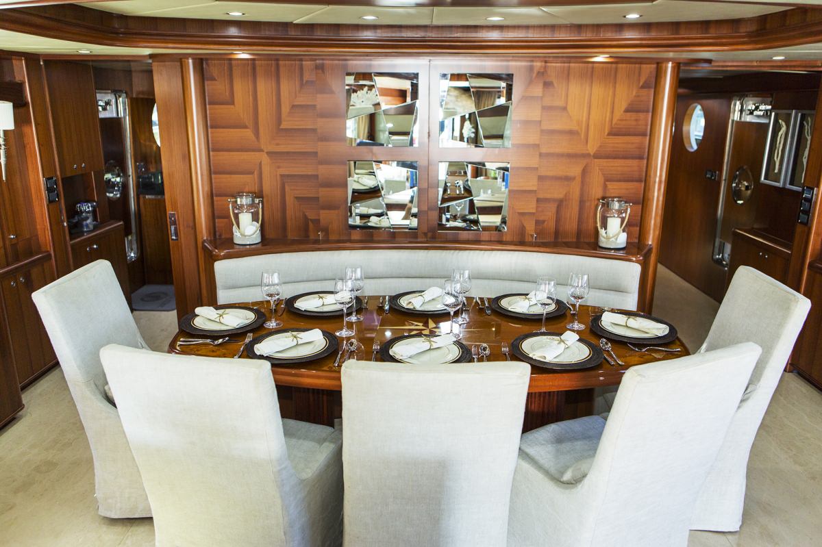 Yacht JULIA DOROTHY dining.jpg