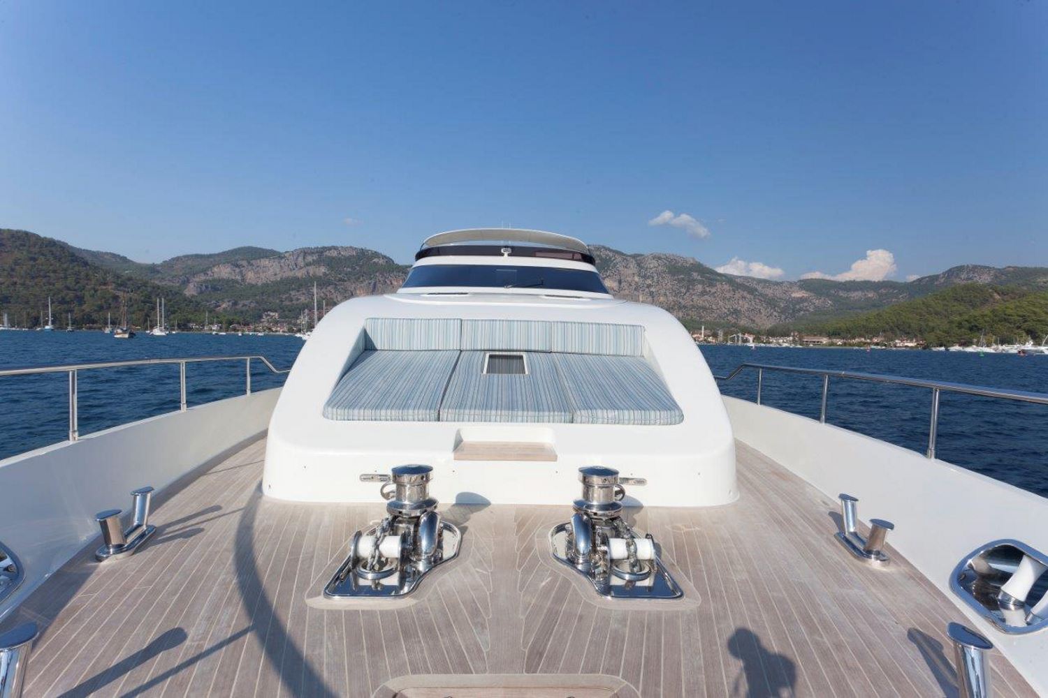 Yacht M & M foredeck.jpg