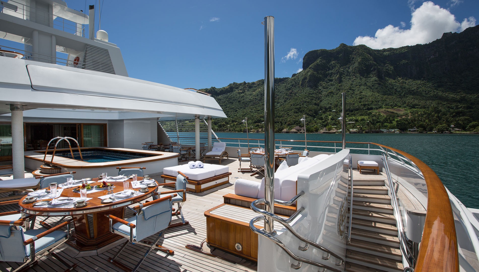 aft deck al fresco dining .jpg