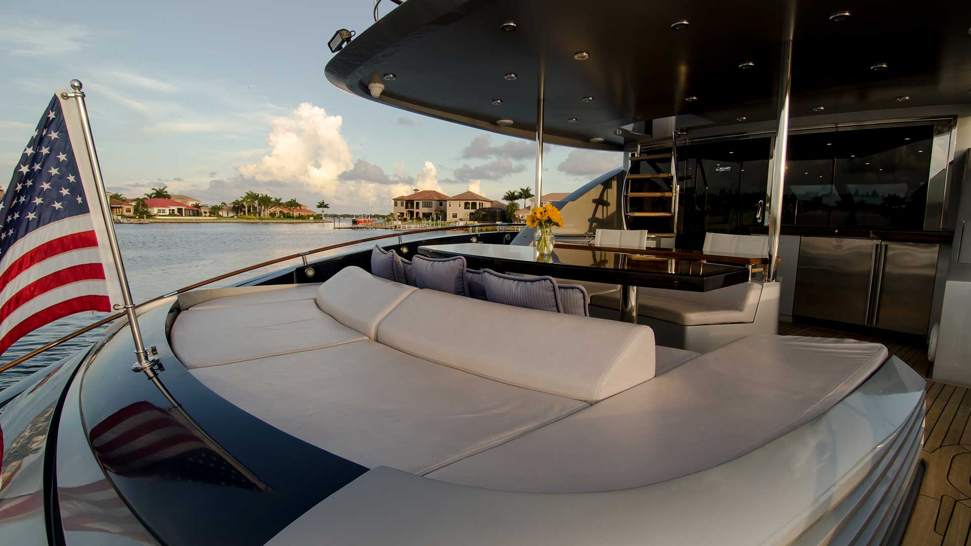 aft deck and alfresco dining.jpg