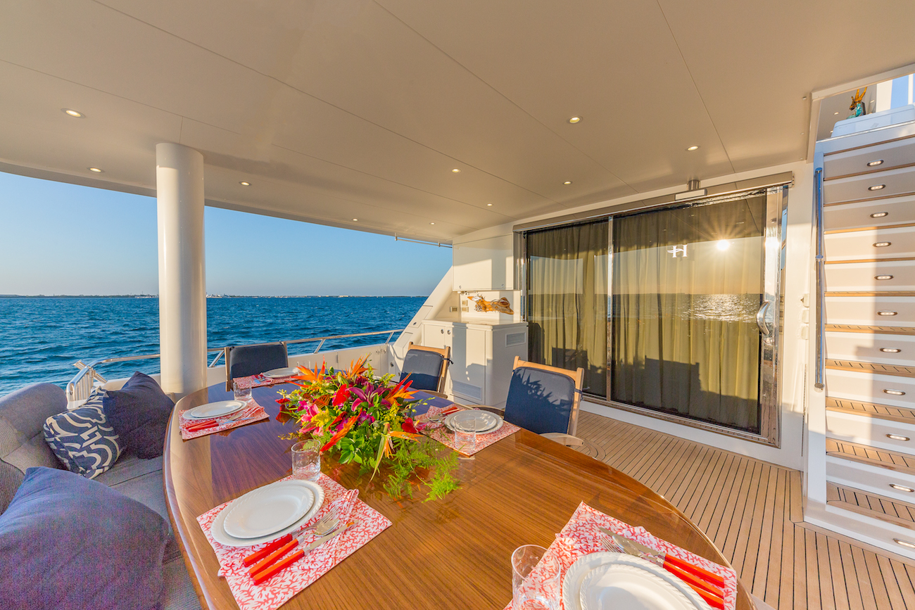 aft deck dining.jpg