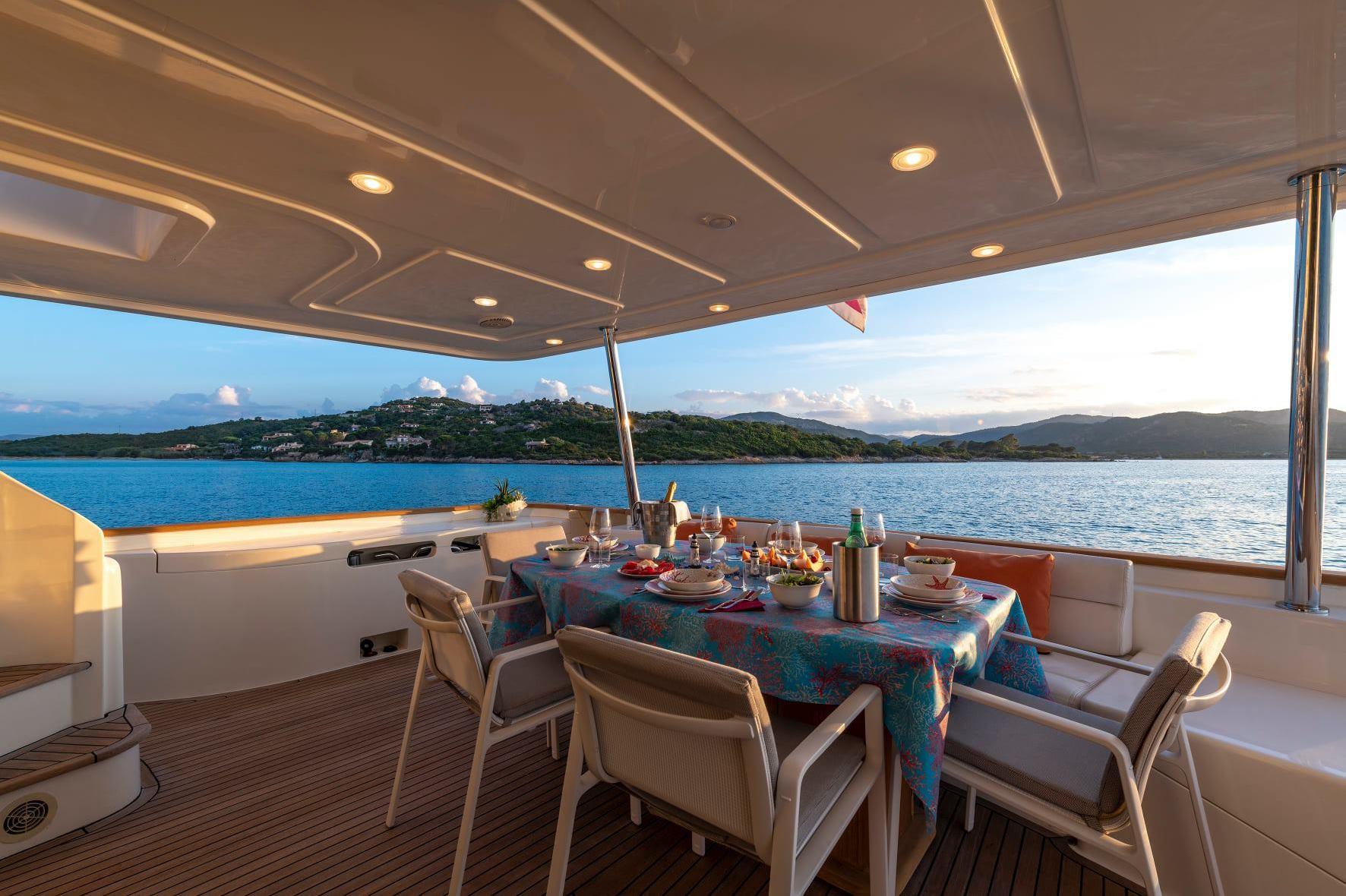 al fresco dining aft deck.jpg