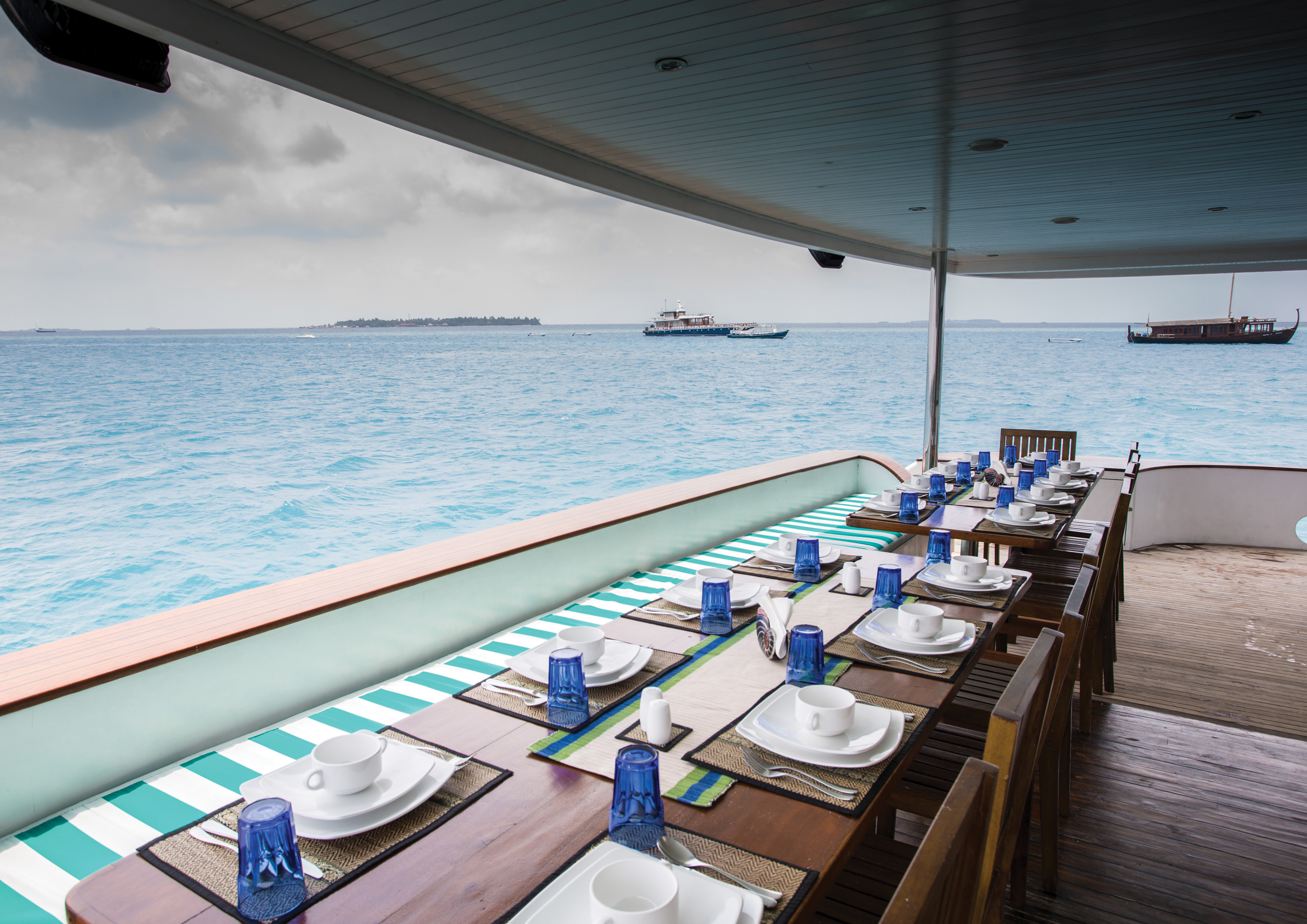 blue_honors_legacy_outdoor_dining_hi_res.jpg
