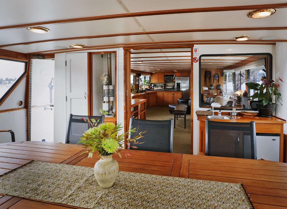 cockpit and salon.jpg
