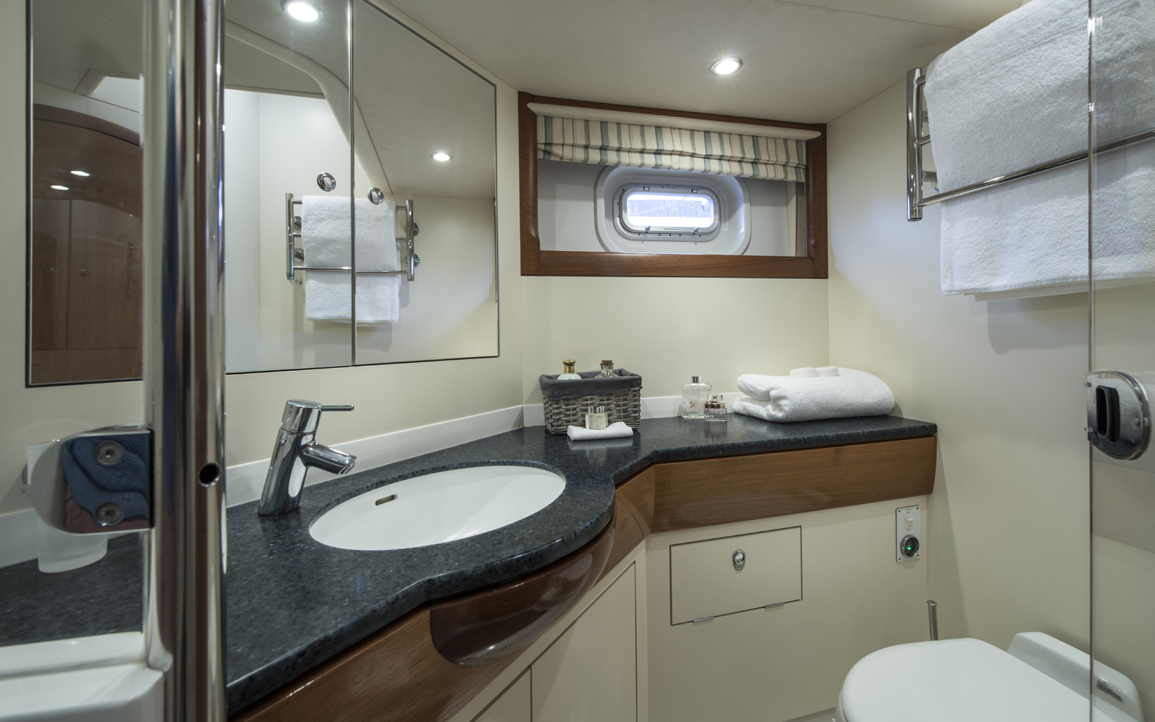 double bathroom.jpg