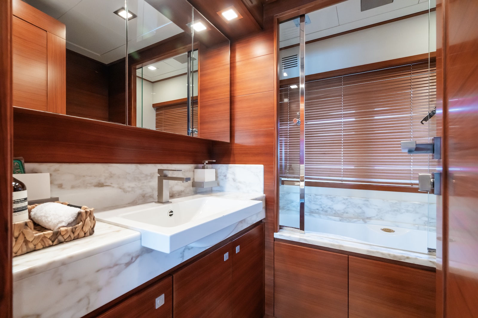 double guest cabin - ensuite.jpg