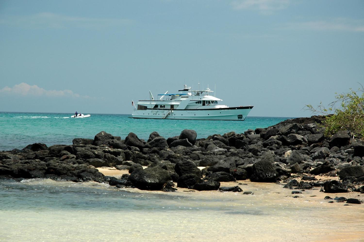 ecuador-galapagos-islands-beluga-yacht.jpg