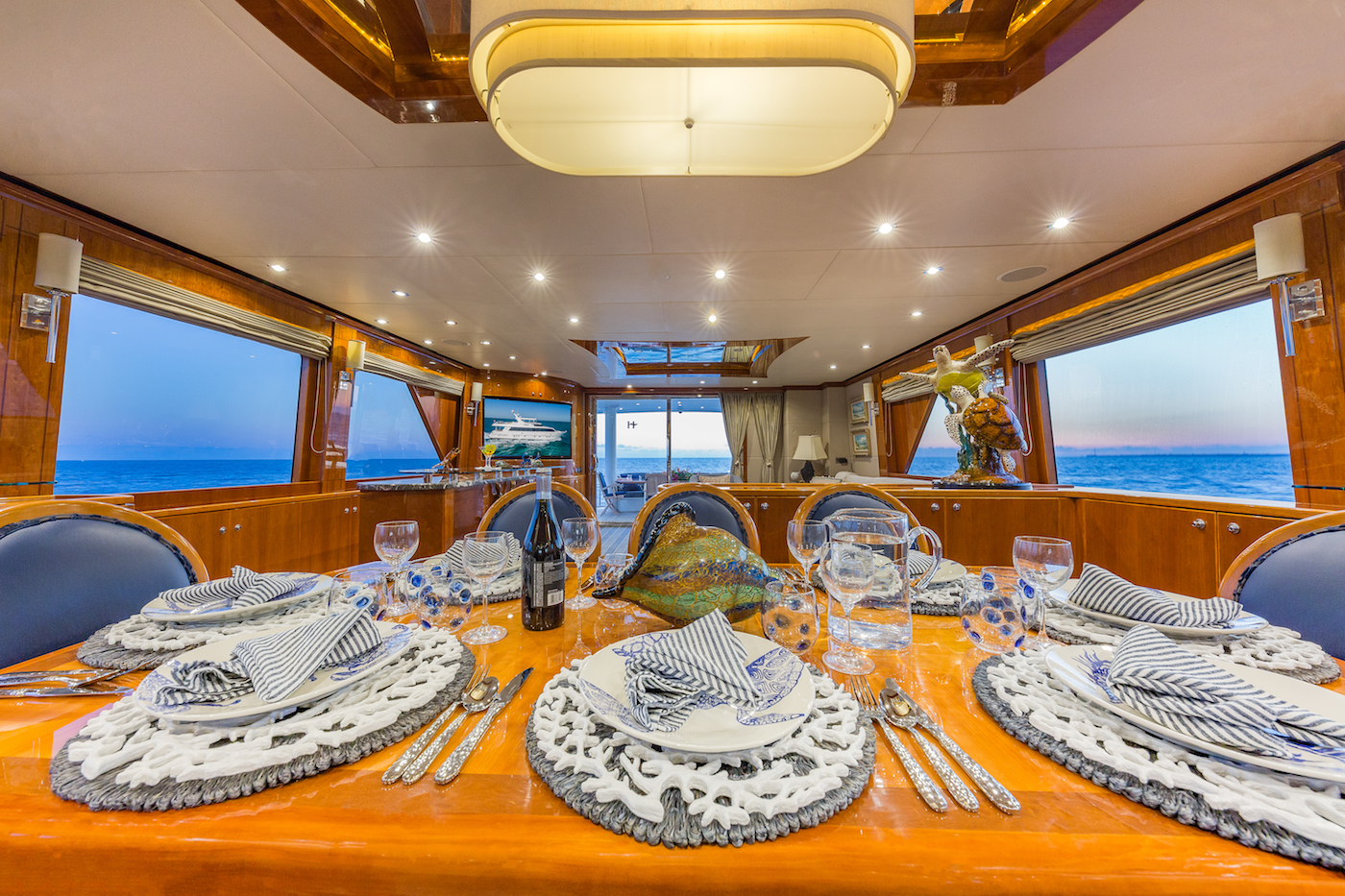 elegant dining table set up.jpg
