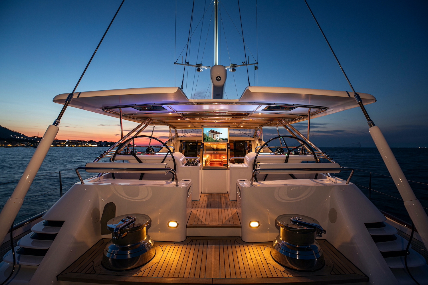 exterior by night  ©YachtShot .jpg