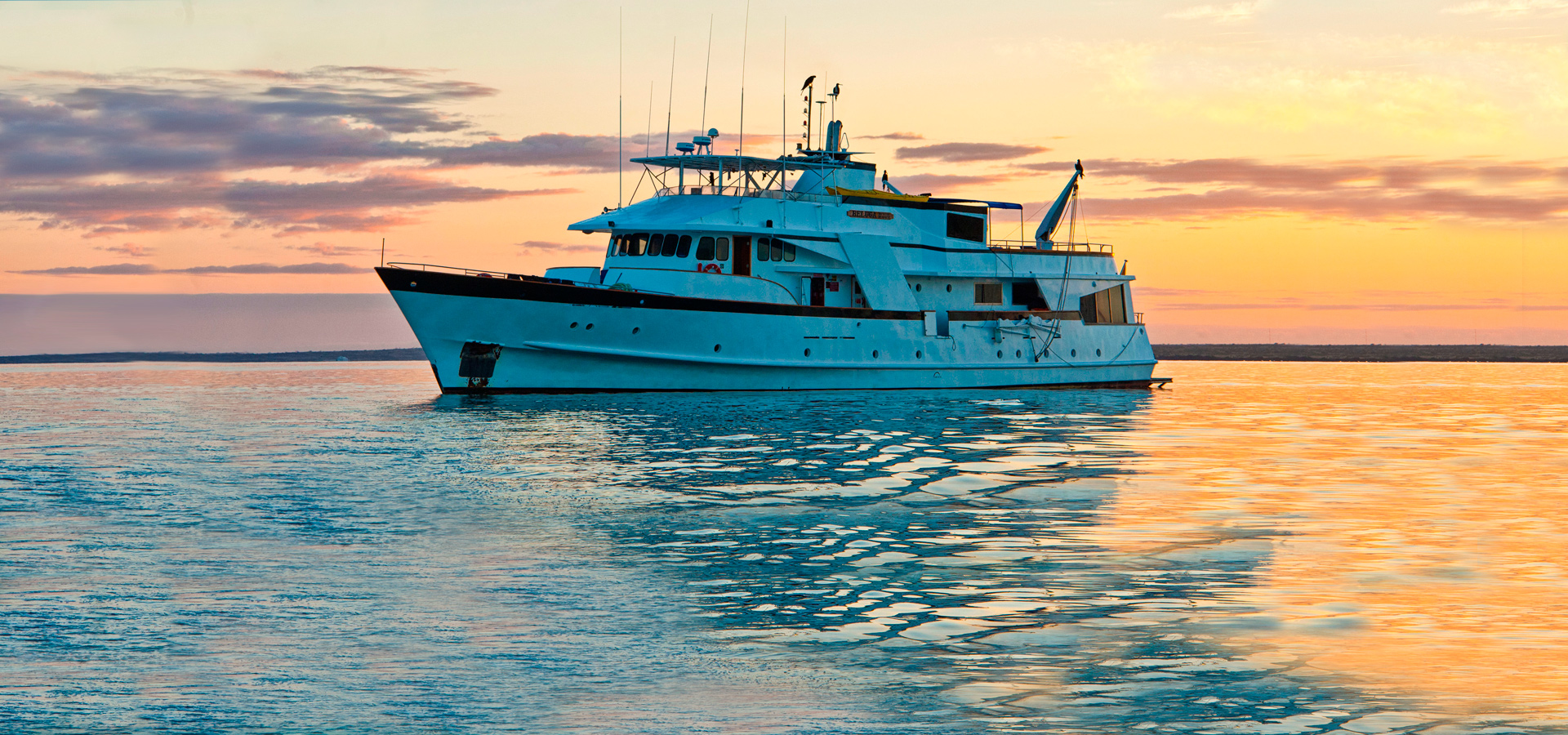 galapagos-beluga-cruise-trip.jpg