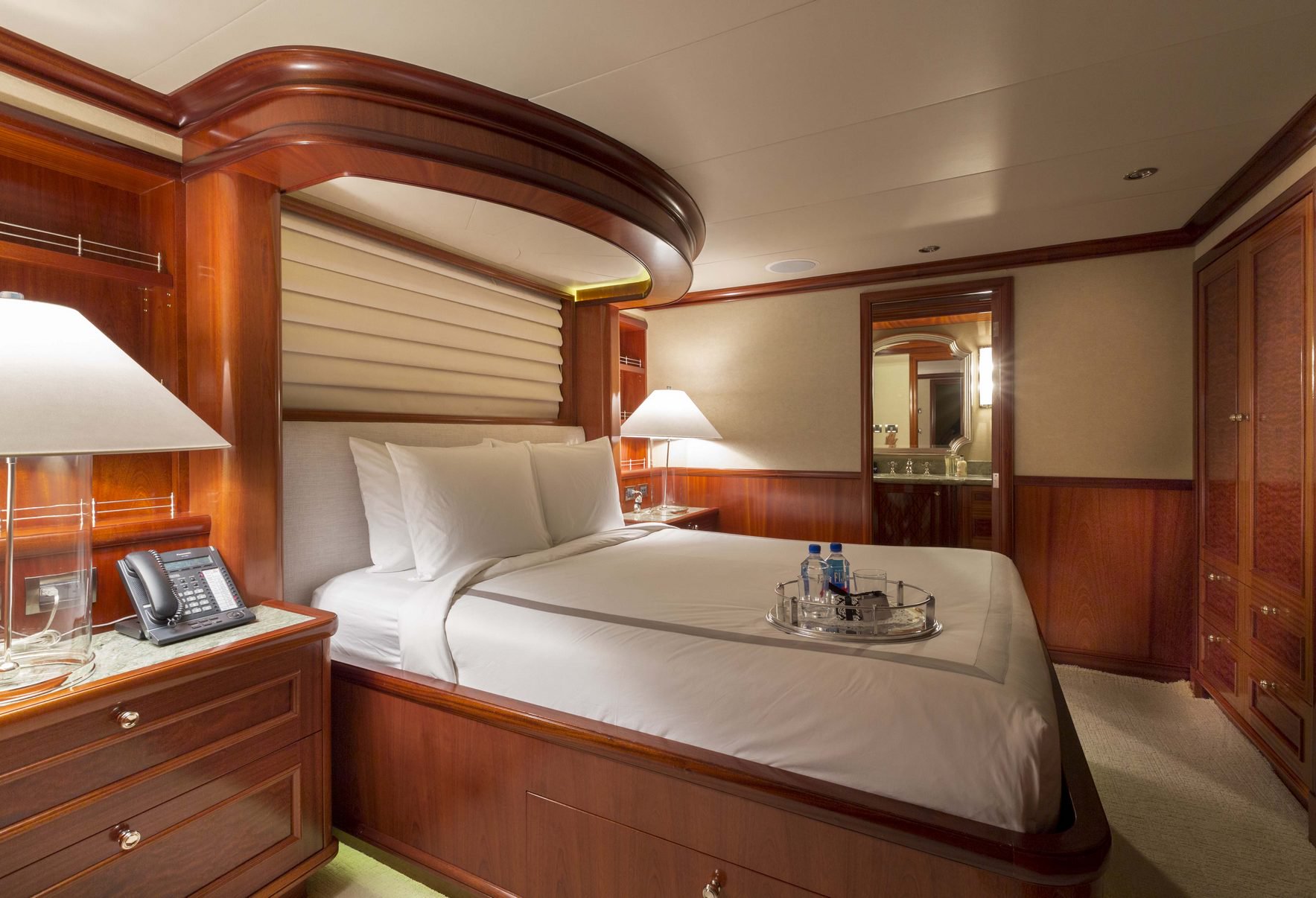 guest-king-cabin.jpg
