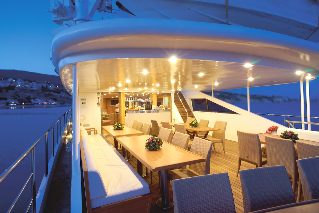 harmony-g-outdoor-lounge.jpg