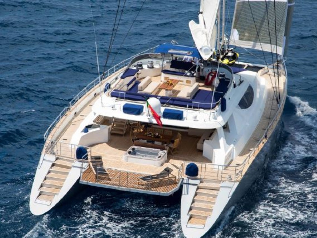 huitane-catamaran-1.jpg