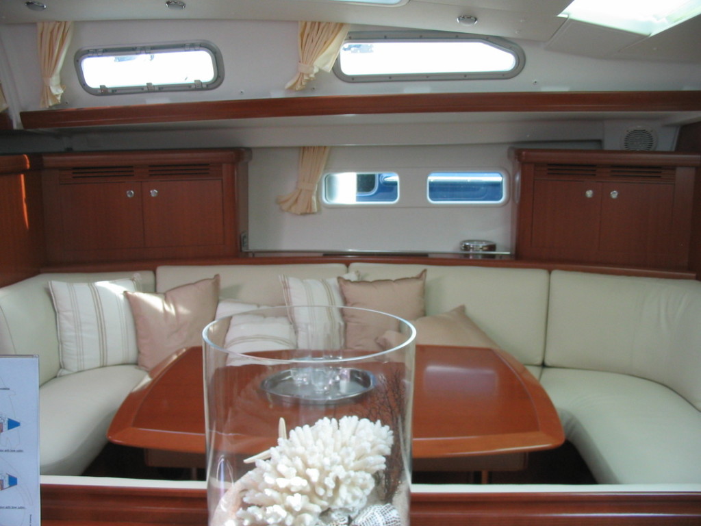 interior dining table.jpg
