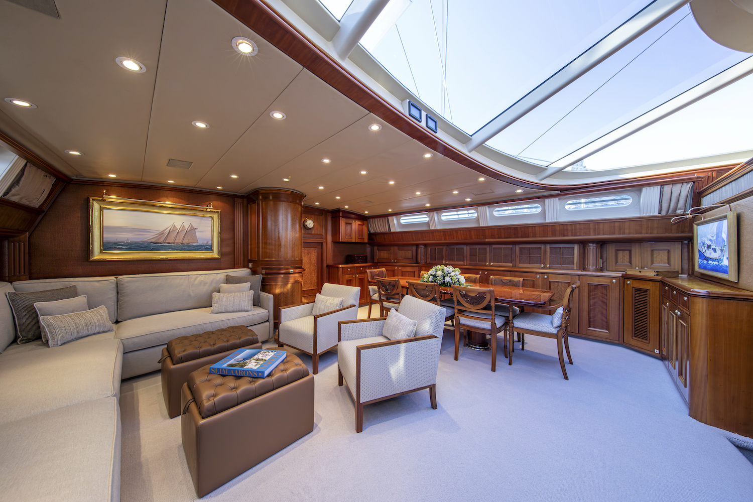 interior saloon and dining area  ©YachtShot .jpg