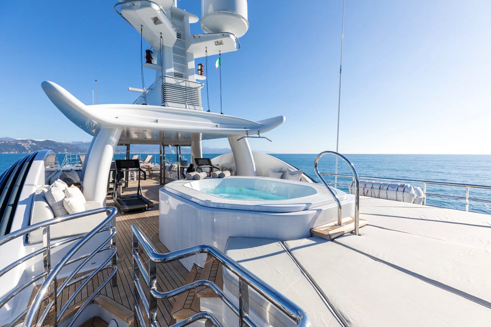 jacuzzi on sun deck.jpg