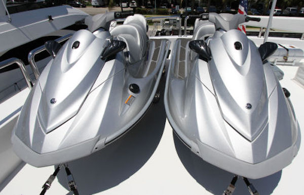 jetskiis.jpg