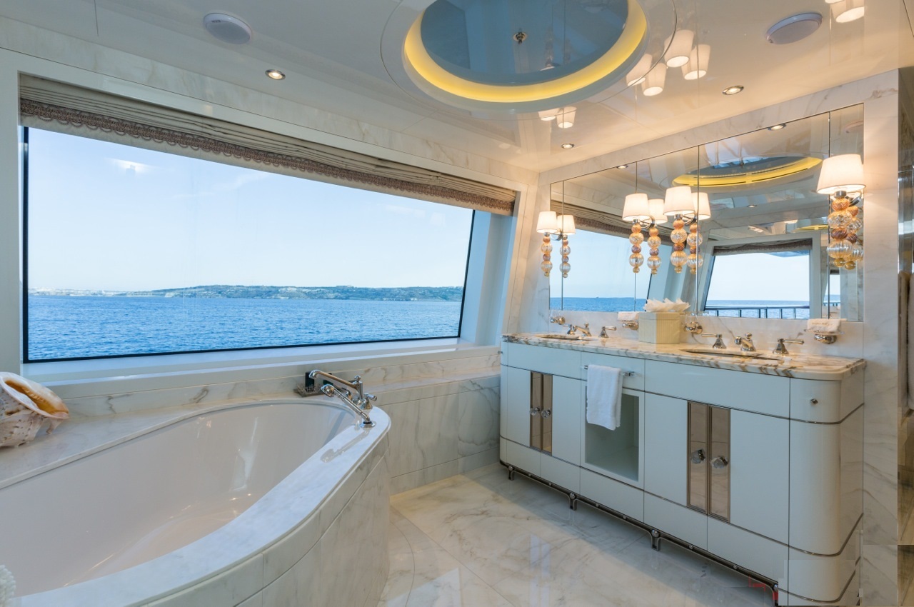 luxuriou ensuite bathroom.jpg