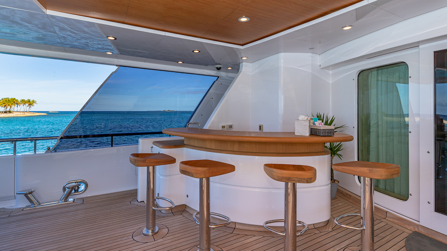 main deck bar aft.jpg
