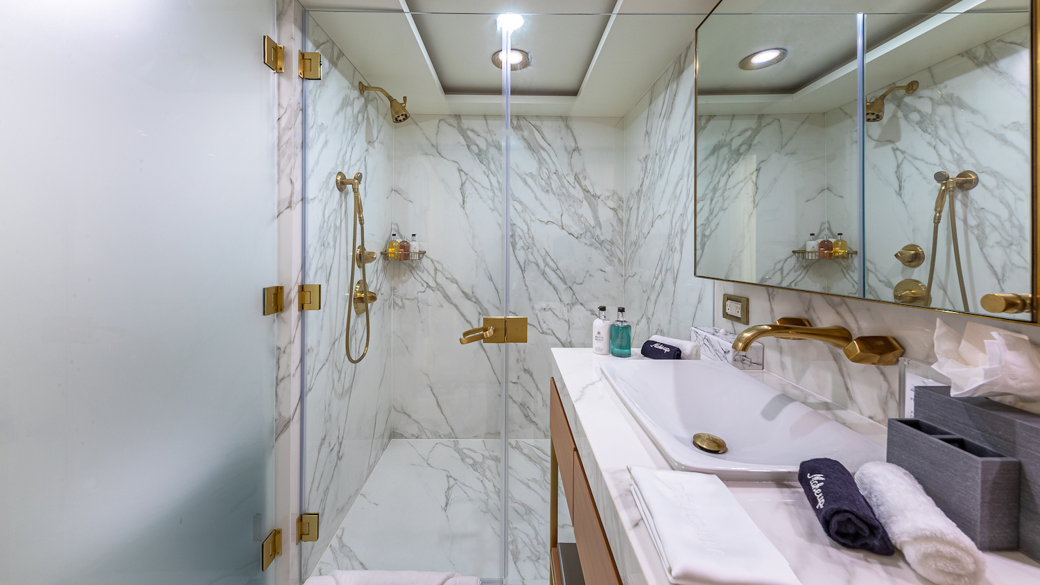 main deck guest suite bathroom.jpg