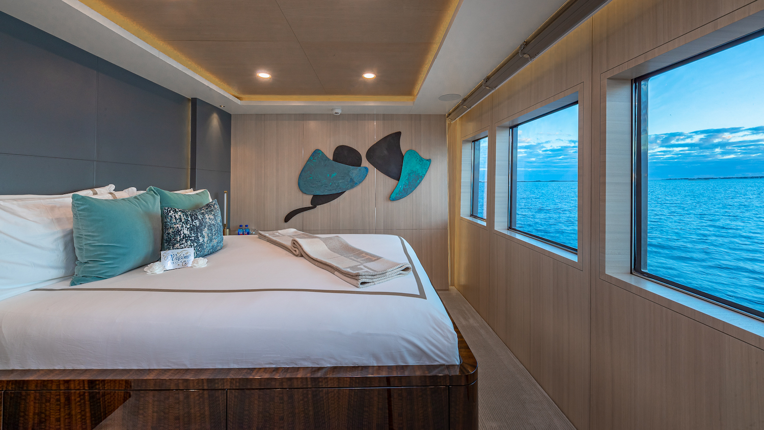 main deck guest suite.jpg